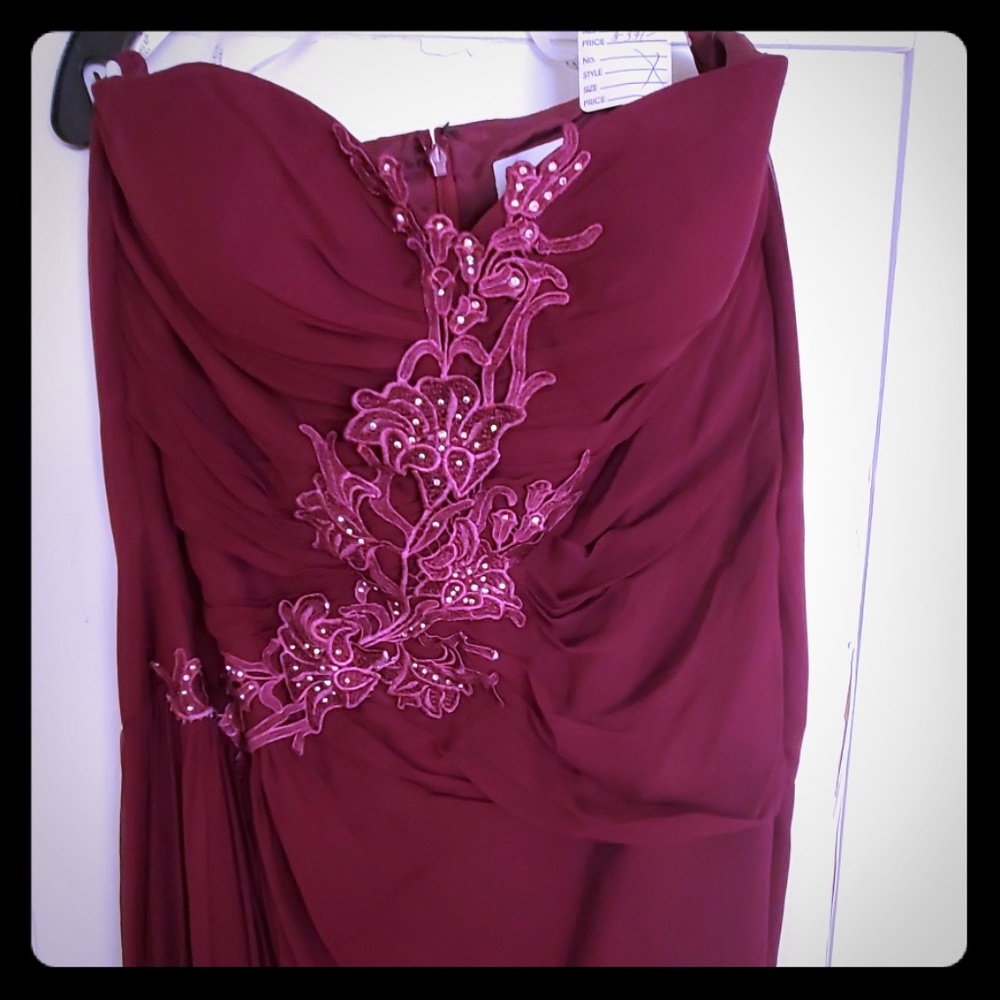 Gorgeous Form Fitting Gown/Evening /Wedding /Prom